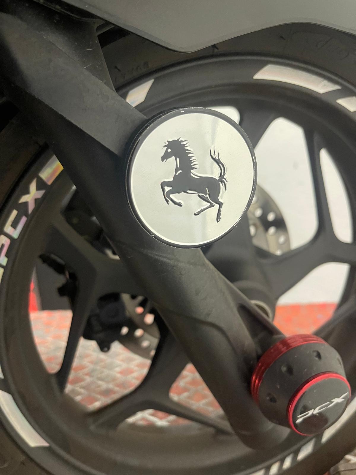 Reflektör Ferarri Logo Kabartmalı GÜMÜŞ